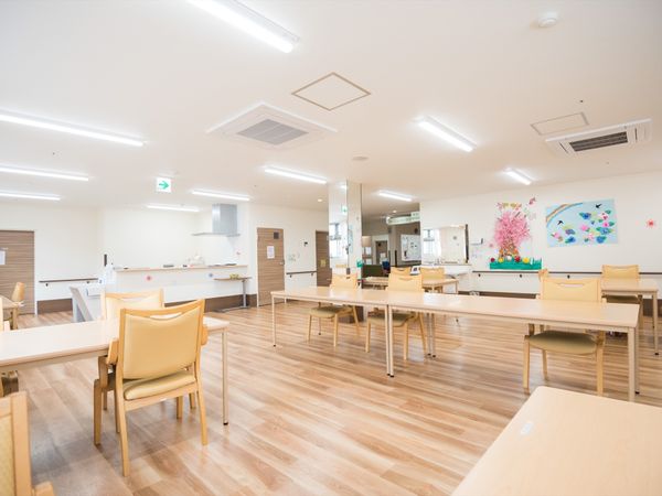 明るい食堂の様子