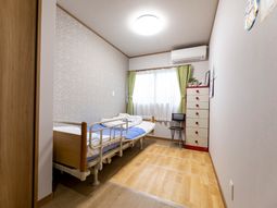 明るい和室の居室