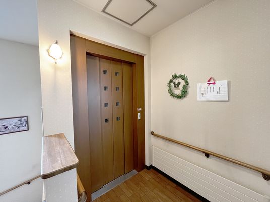 ぬくもりを感じる廊下