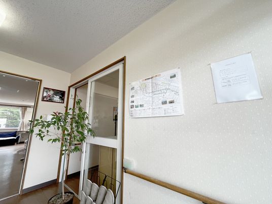 廊下の壁面掲示物