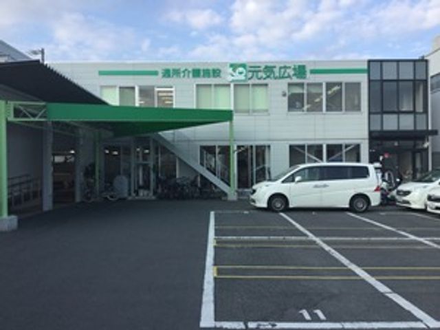 建物の入り口 外観 エントランスが広々とした、視認性の高い構造です。車椅子でも快適にご利用いただけます。