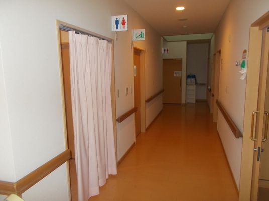 手すり付き廊下  