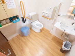 清潔なトイレの空間