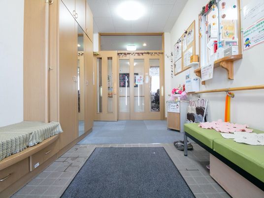 明るいエントランスエリア