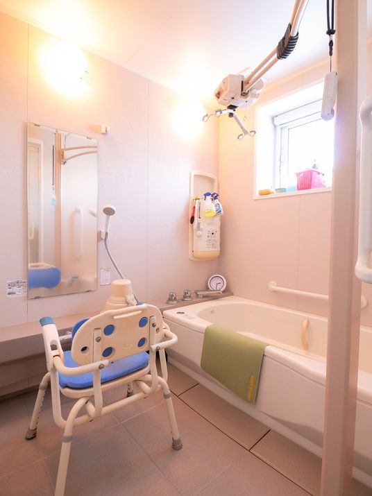 バリアフリーな浴室設備