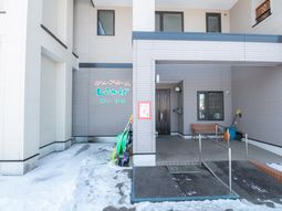 雪景色のエントランス