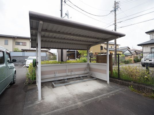 駐輪可能な屋根付きスペース