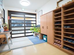 清潔感あるロビー入口