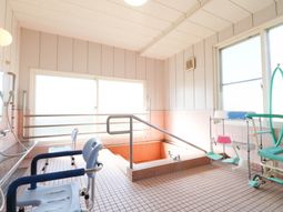 浴室の明るい設備