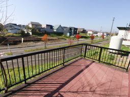 明るい日差しのテラス