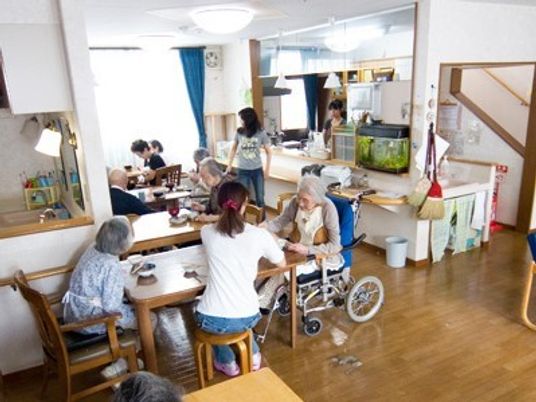 利用者が集う食堂の風景