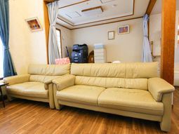 快適なリビングのソファ