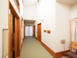 清潔感のある明るい廊下