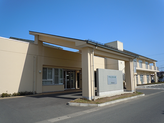 建物正面の外観  