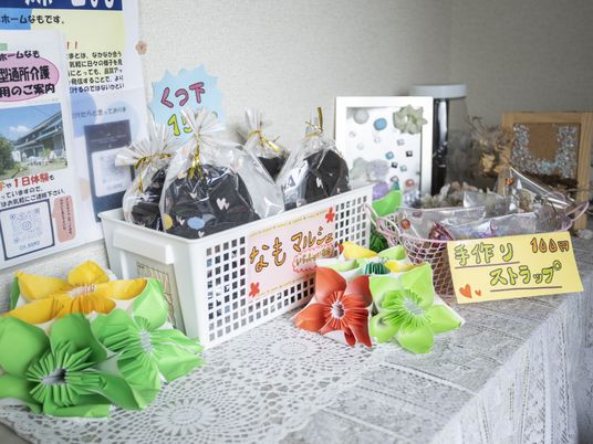 手作り商品と掲示物