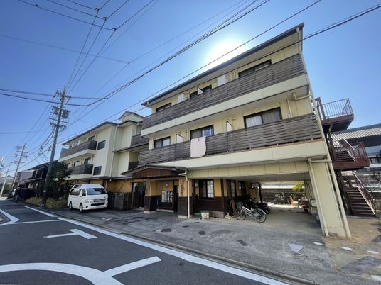 3階建ての外観