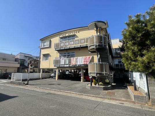 3階建て建物外観