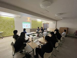 研修中の多目的室  