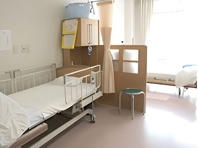 明るい二人部屋居室