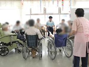 人々が集うリビング