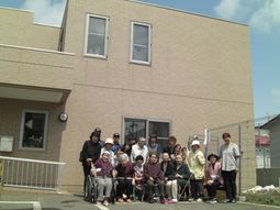 笑顔の集合の外観