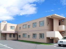 広々した建物の外観