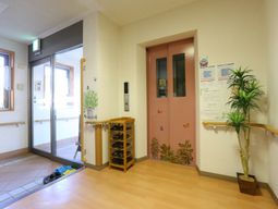 明るいエントランス風景