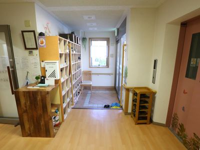 明るい廊下の一角