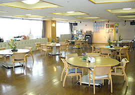 名東 老人保健施設の外観