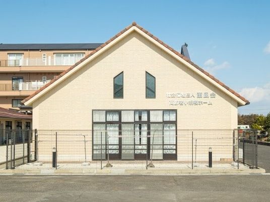 建物正面の外観  