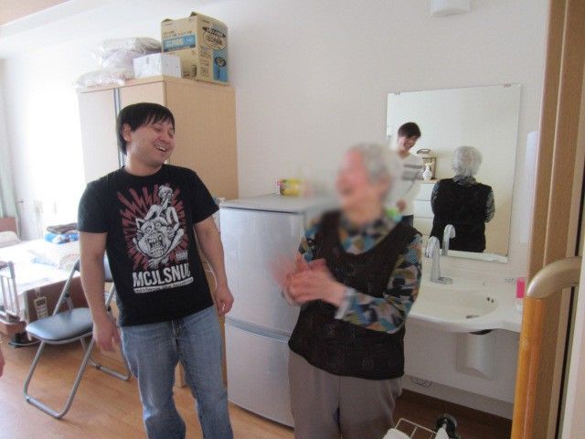 明るい居室 居室 明るい空間で、利用者の方々が快適に過ごせます。リラックスした雰囲気の中、楽しい交流が生まれます。