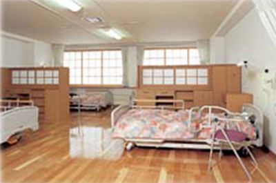 光が差し込む居室