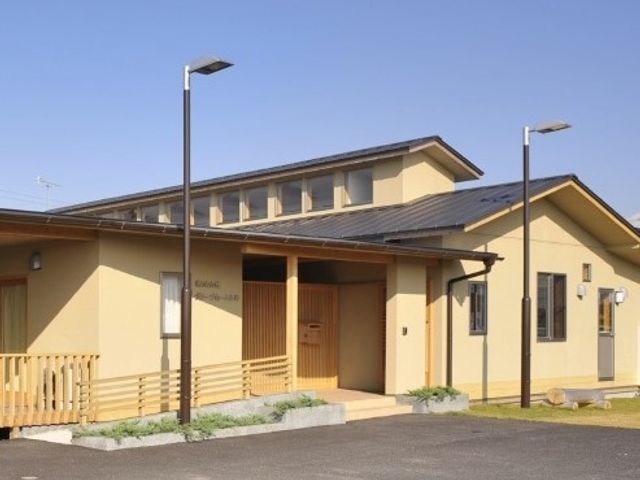 和風の落ち着いた外観 外観 木の温もりを感じる落ち着いた色合いの入口。明るく清潔感のある外観ですので、訪れる方々に安心感を提供します。