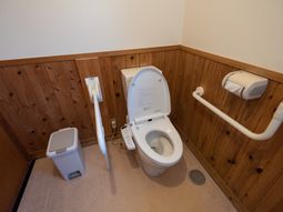 手すり付きトイレ