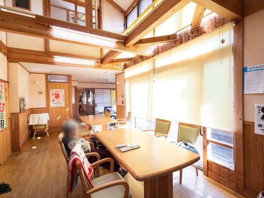 木のぬくもり感じる食堂