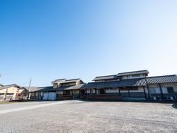 和風デザインの建物外観