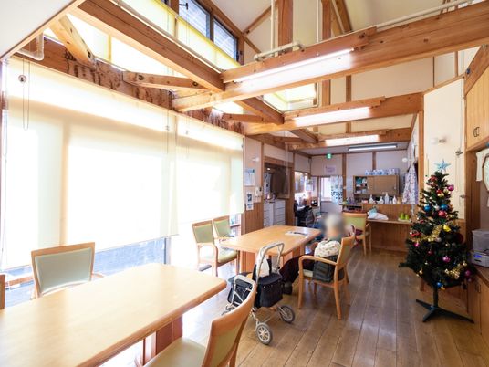 木の温もり感じる食堂