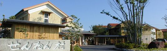 明るい雰囲気の外観