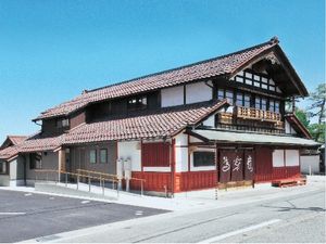 和風の外観が見える建物外観  