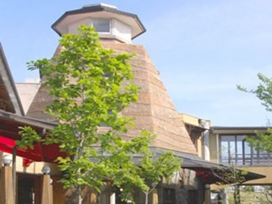 外観の塔のある建物  