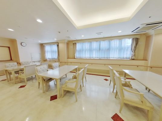 明るいダイニングルーム