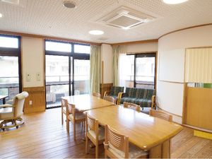 明るい食堂の室内  