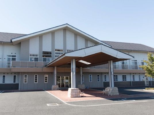 建物正面の外観  