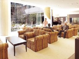 ゆったりした応接ラウンジ