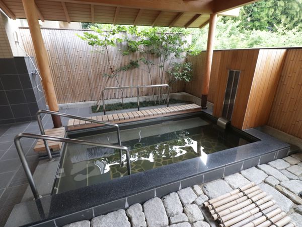 和風の落ち着いた浴室