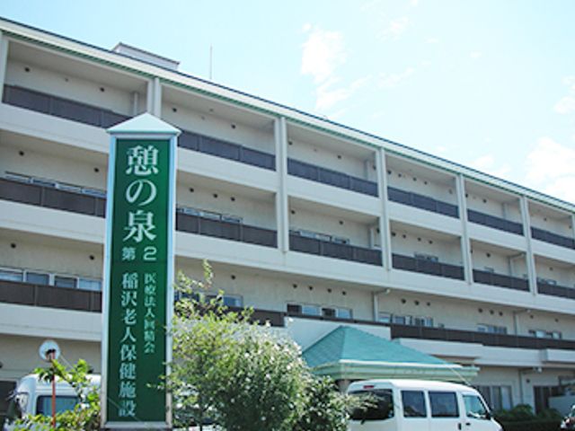 近代的な白い建物外観 外観   明るい青空の下に建つ近代的な建物です。快適な暮らしを支える安心感があります。