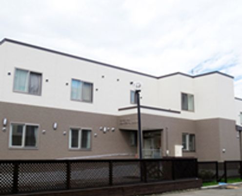 広々とした建物外観