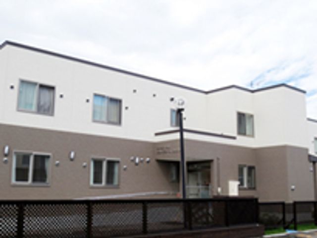 広々とした建物外観 外観 シンプルでモダンなデザインの建物です。新しい環境で働く喜びを感じられるでしょう。