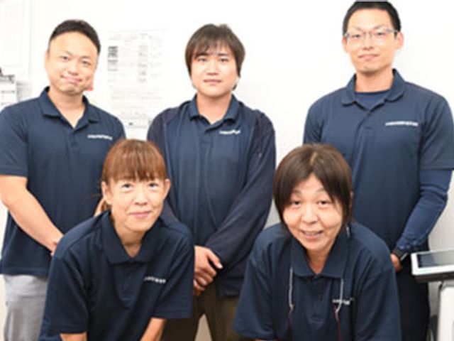 スタッフイメージ スタッフイメージ 親しみやすいスタッフが一緒に働く仲間をお待ちしています。職場環境を感じられる安心の一枚です。