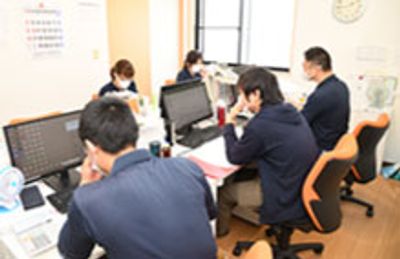 デスクワークの様子
